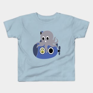 Octopus hugs Submarine Kids T-Shirt